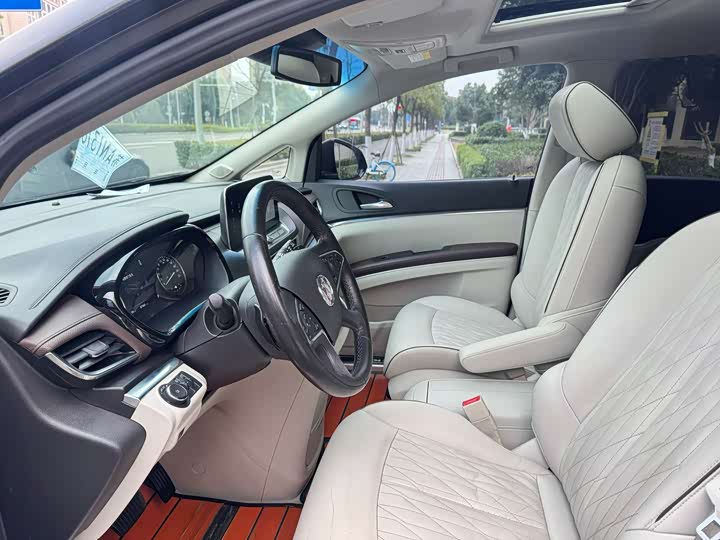 Фото 8 - Buick GL8 ES