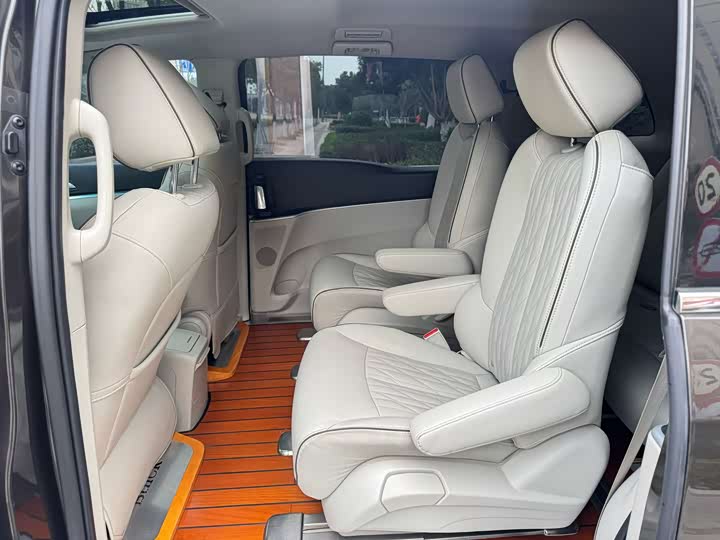 Фото 9 - Buick GL8 ES