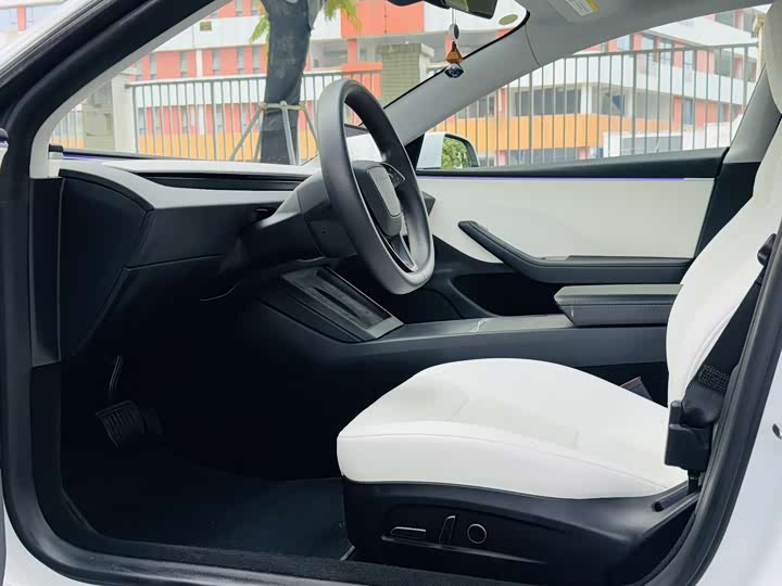 Фото 5 - Tesla Model 3