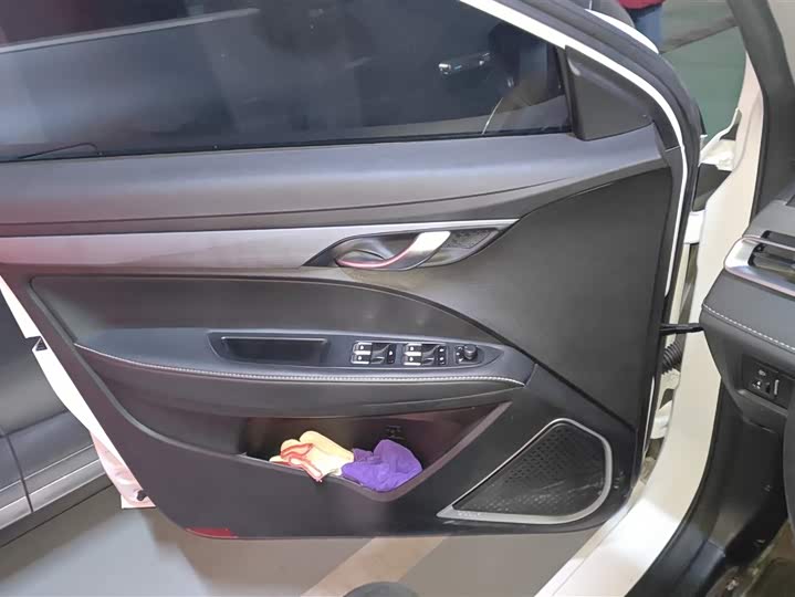 Фото 7 - Geely Emgrand