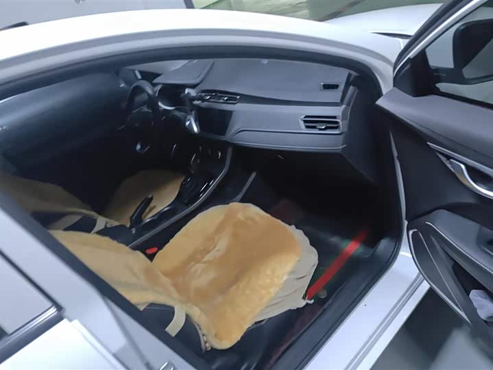 Фото 8 - Geely Emgrand