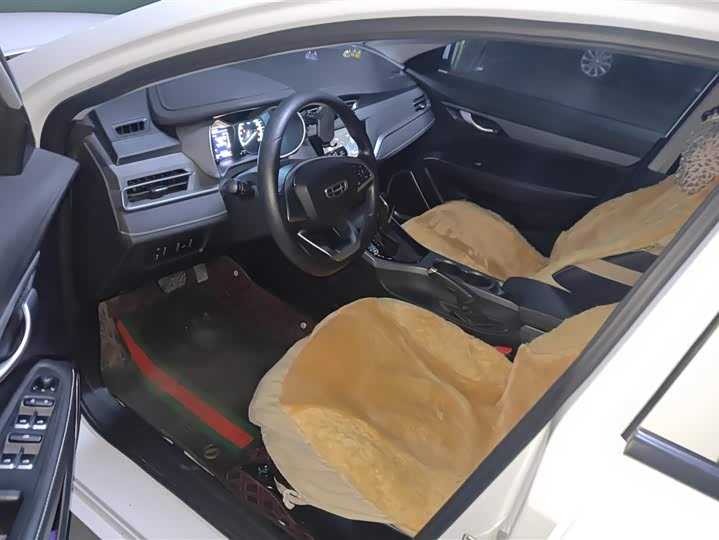 Фото 9 - Geely Emgrand