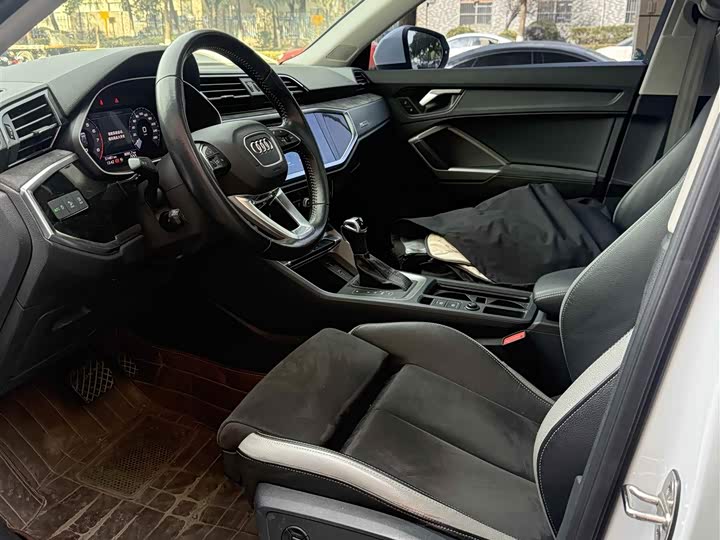 Фото 4 - Audi Q3