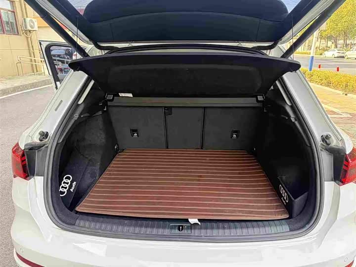 Фото 6 - Audi Q3