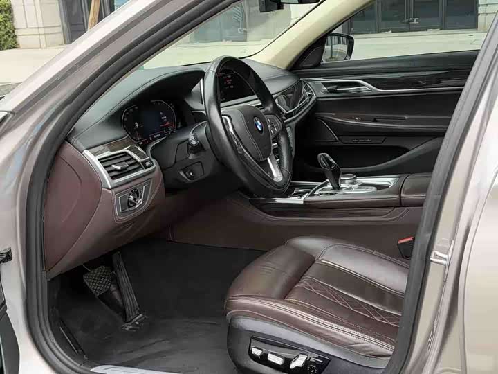 Фото 6 - BMW 7 Series