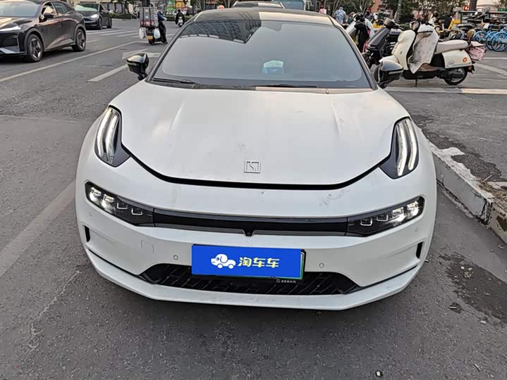 Фото 2 - Zeekr 001