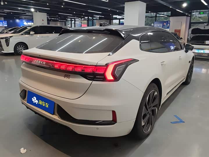 Фото 3 - Zeekr 001