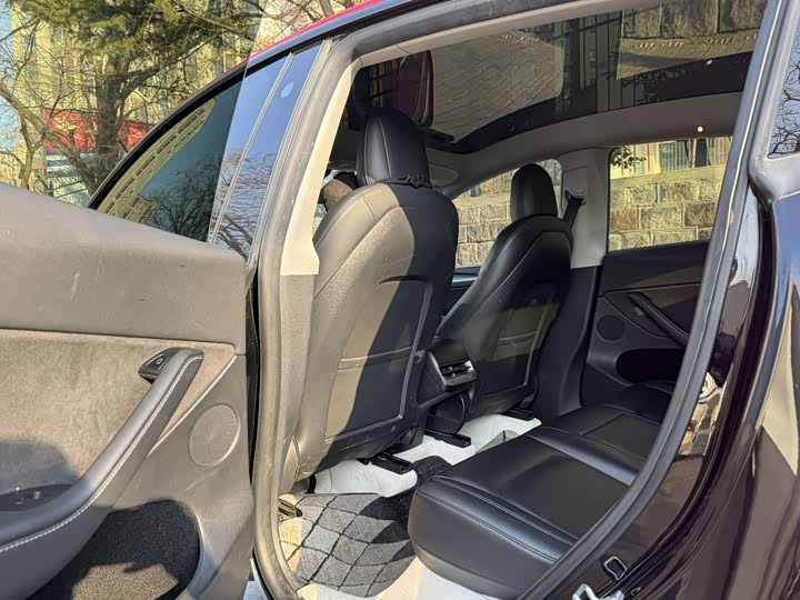 Фото 6 - Tesla Model Y