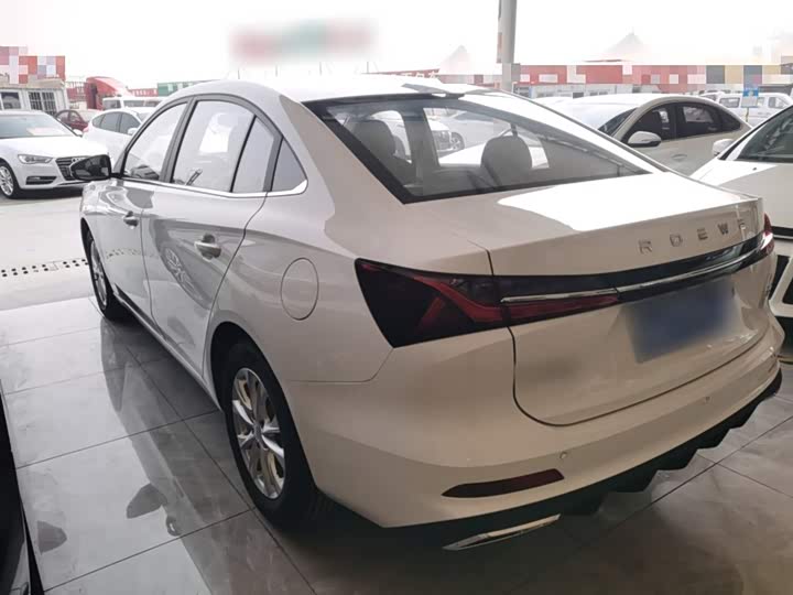 Фото 5 - Roewe i5