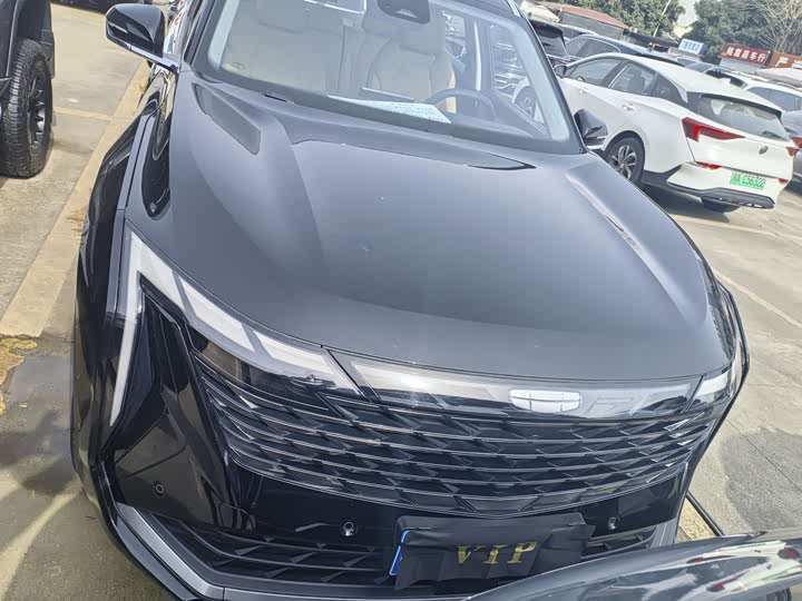 Фото 2 - Geely Atlas L