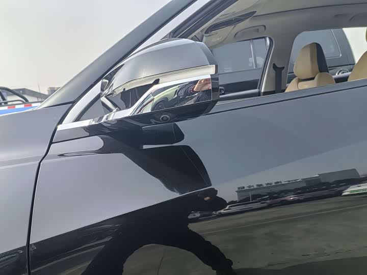 Фото 4 - Geely Atlas L