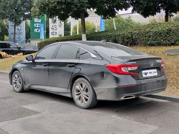 Фото 4 - Honda Accord