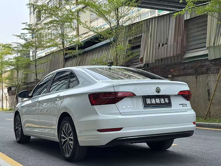 Фото 4 - Volkswagen Sagitar L