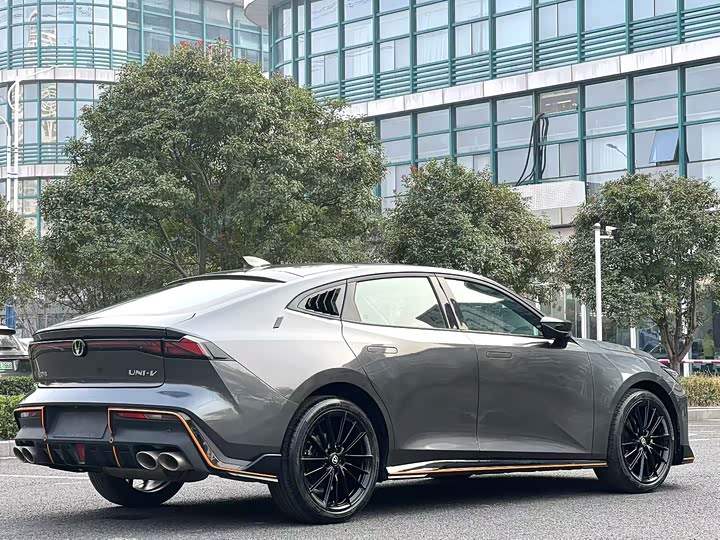 Фото 9 - Changan UNI-V