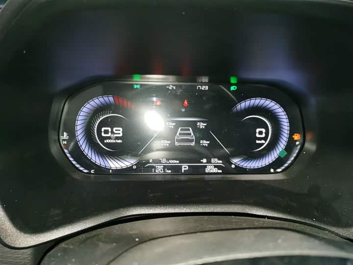 Фото 4 - Geely Emgrand