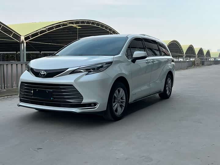 Фото 1 - Toyota Sienna