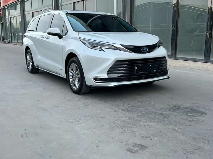 Фото 3 - Toyota Sienna