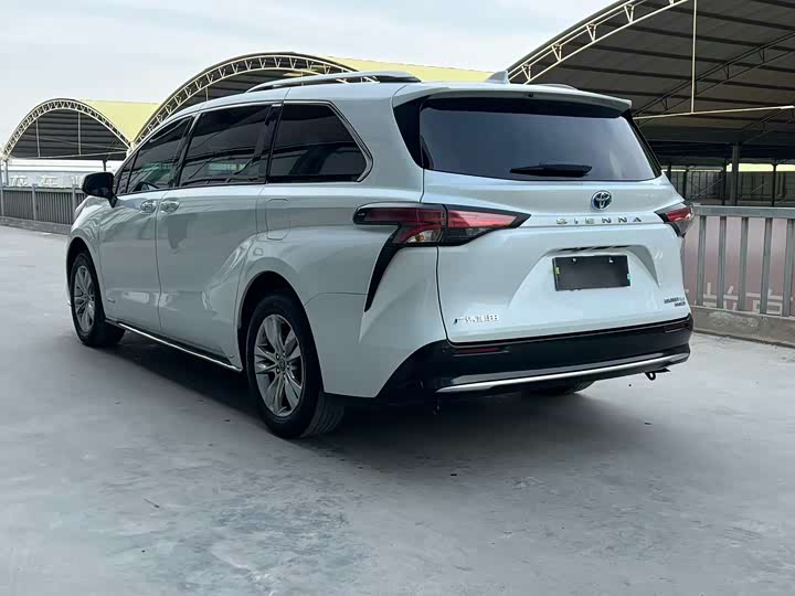 Фото 4 - Toyota Sienna