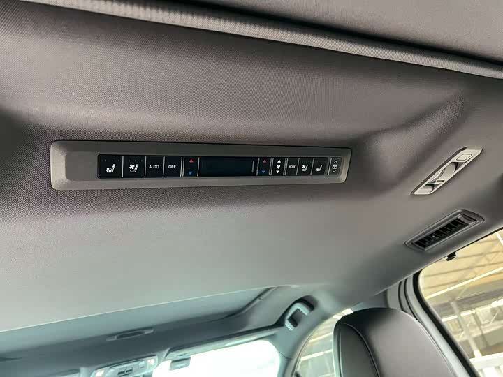 Фото 9 - Toyota Sienna