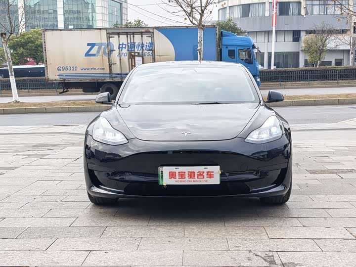 Фото 2 - Tesla Model 3
