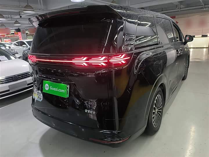 Фото 7 - Denza D9