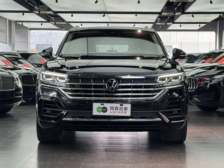 Фото 2 - Volkswagen Touareg
