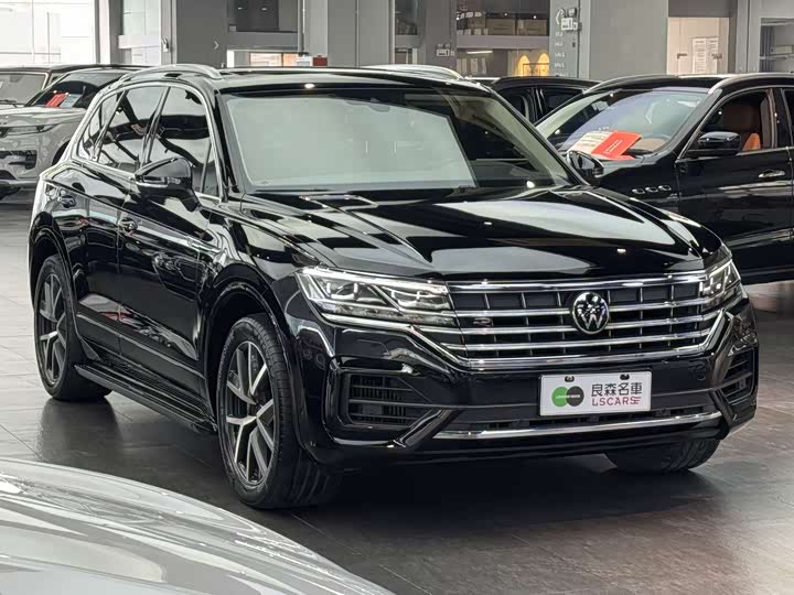 Фото 3 - Volkswagen Touareg