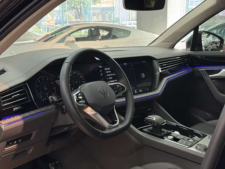 Фото 7 - Volkswagen Touareg