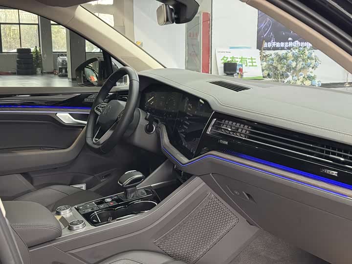 Фото 9 - Volkswagen Touareg