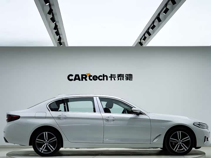 Фото 6 - BMW 5 Series