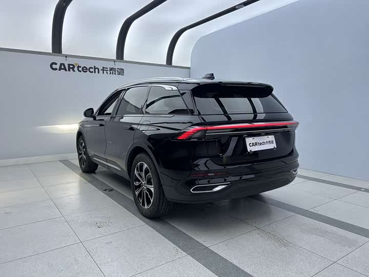 Фото 3 - Lincoln Nautilus