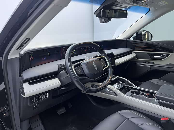 Фото 8 - Lincoln Nautilus