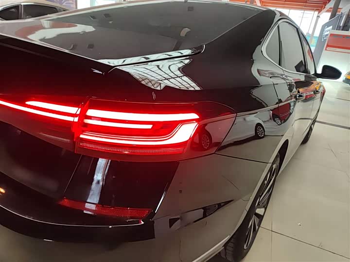 Фото 8 - Volkswagen Passat