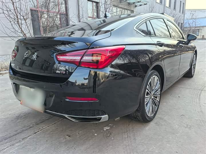 Фото 9 - Hongqi H5