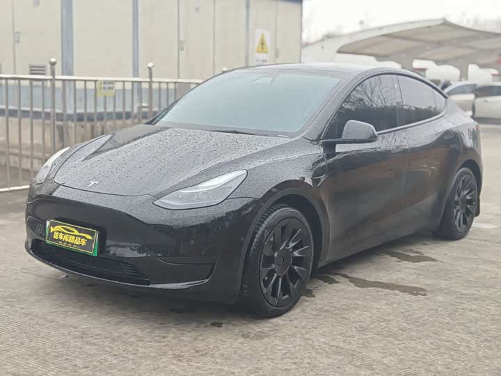 Фото 1 - Tesla Model Y