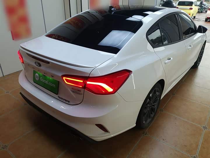 Фото 7 - Ford Focus