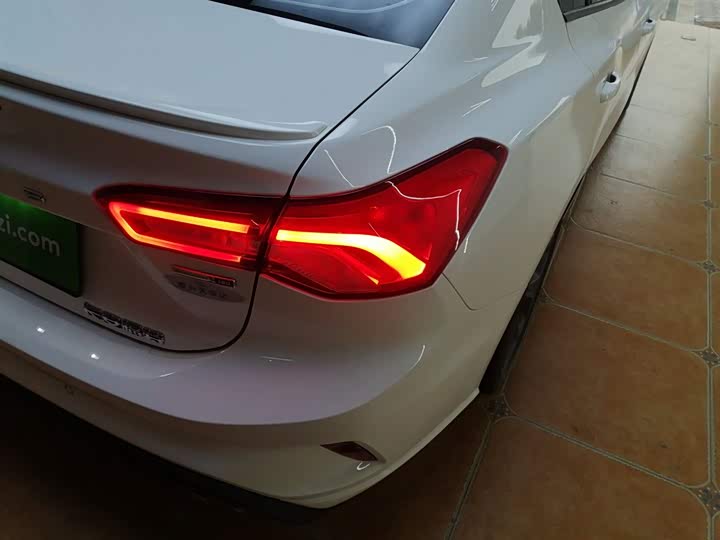 Фото 8 - Ford Focus