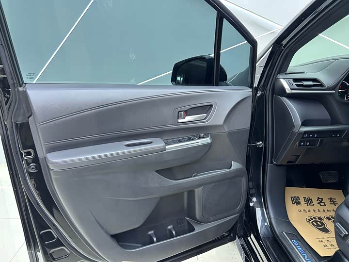 Фото 7 - Toyota Sienna