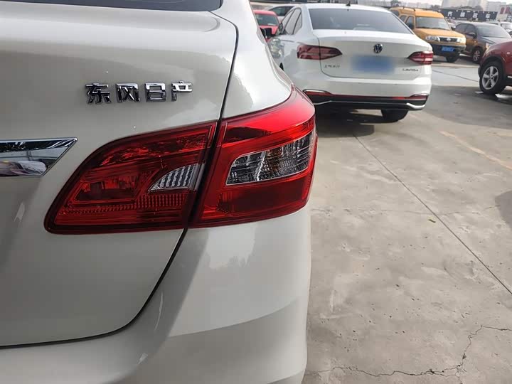 Фото 8 - Nissan Sylphy