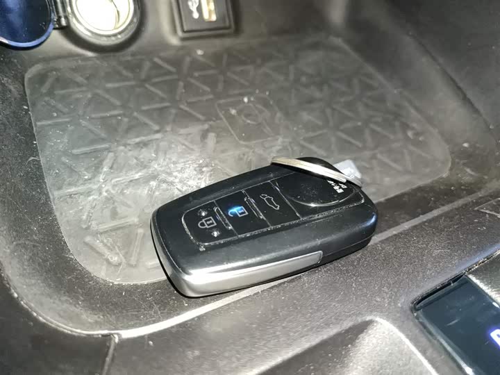 Фото 9 - Toyota Wildlander