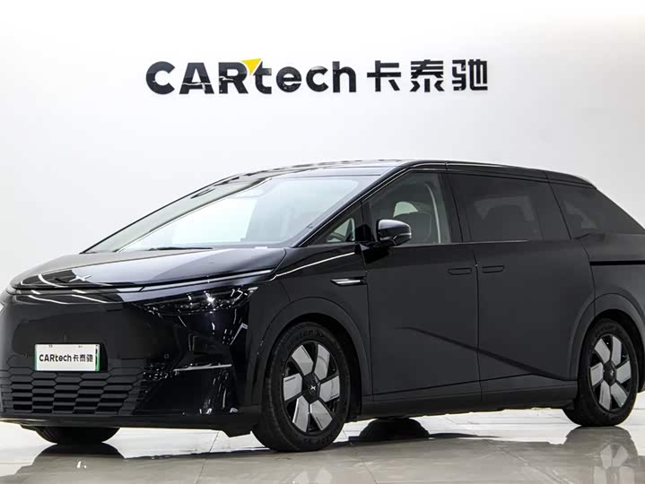 Фото 1 - XPeng X9