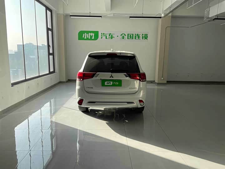 Фото 4 - Mitsubishi Outlander