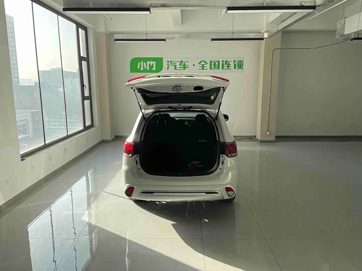 Фото 5 - Mitsubishi Outlander