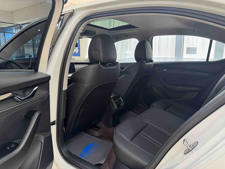 Фото 8 - Skoda Octavia Pro