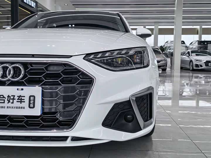 Фото 4 - Audi A4L