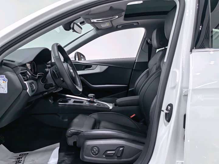 Фото 6 - Audi A4L