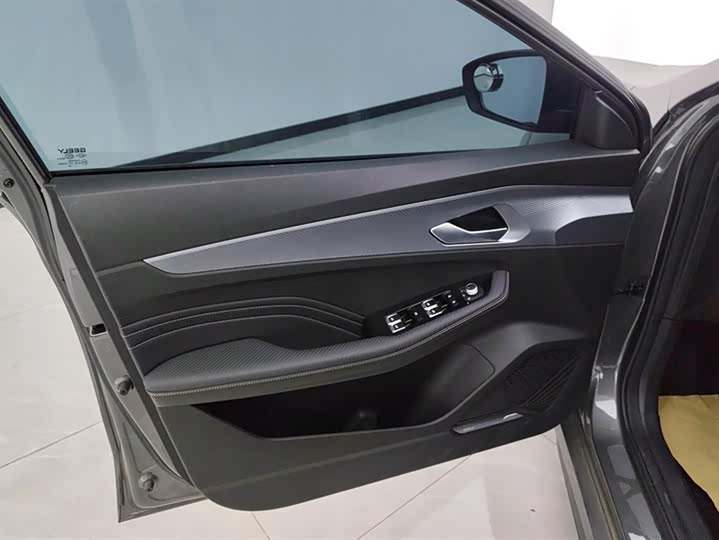 Фото 7 - Geely Binrui