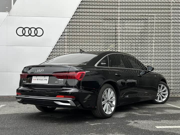 Фото 4 - Audi A6L