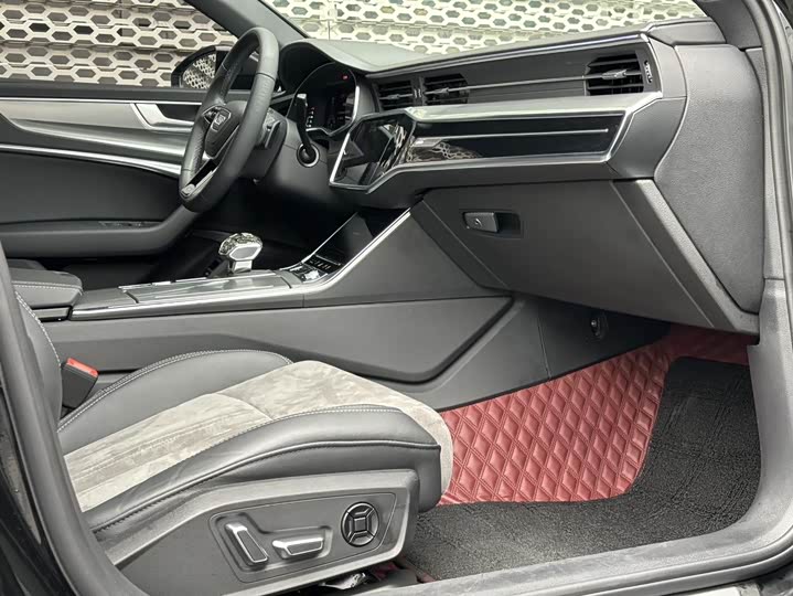 Фото 8 - Audi A6L