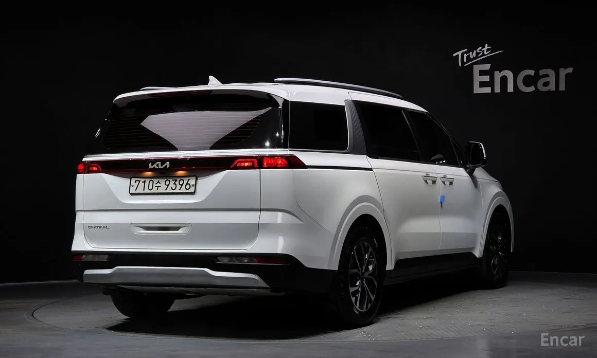 Фото 2 - Kia Carnival